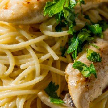 Pasta with grilled chicken, white beans and mushrooms