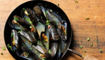 Steamed Mussels With Garlic and Wine