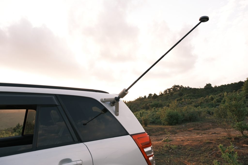 designboom on X: launched on kickstarter, the ouTask telescopic lantern  can extend to a 1m-high lighting pole, unfold as a desk lamp, or switch on  like a flashlight.   / X